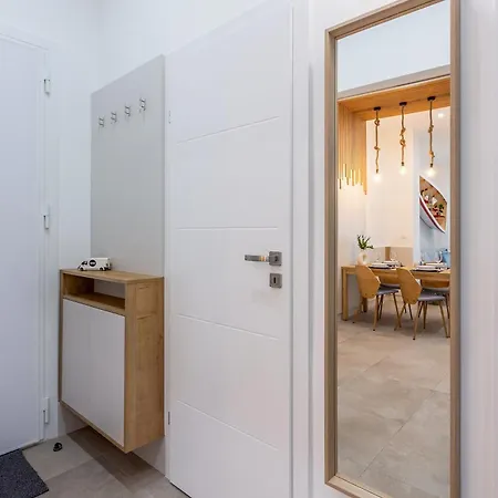 P50 Design - Hostaid Apartament *